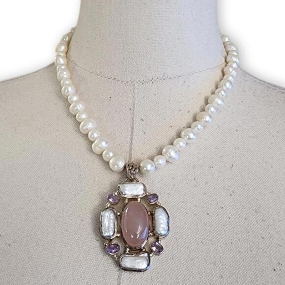Jewelry - Vintage! Pearl and Peach Stone Necklace
